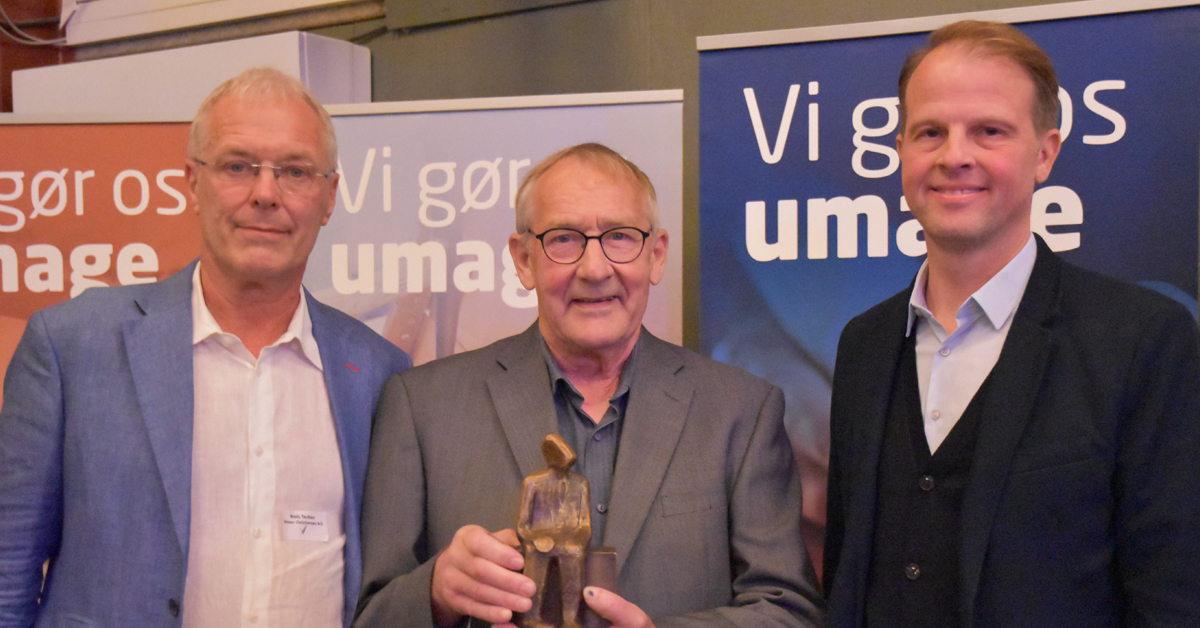 Søren Peder fik overrakt bronzeskulptur.